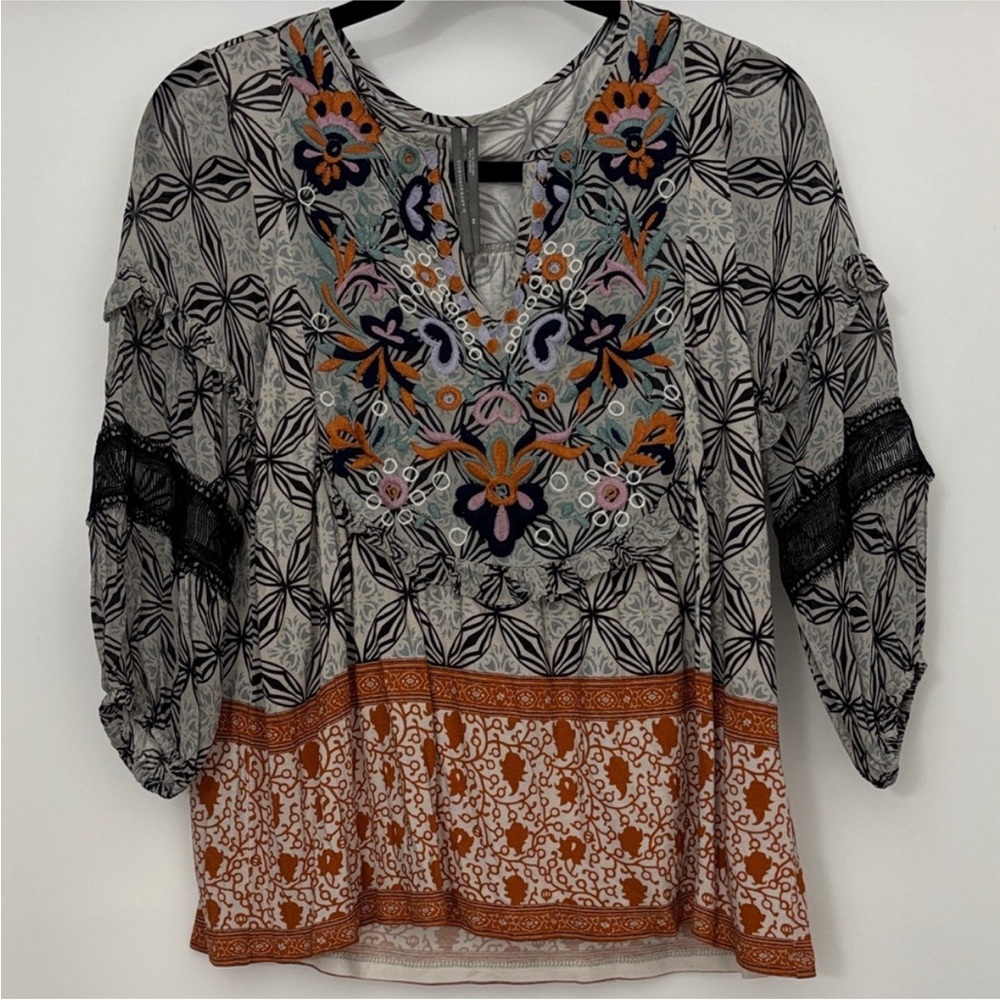 5/$25 Anthropologie Terri Embroidered Top - Picture 5 of 10